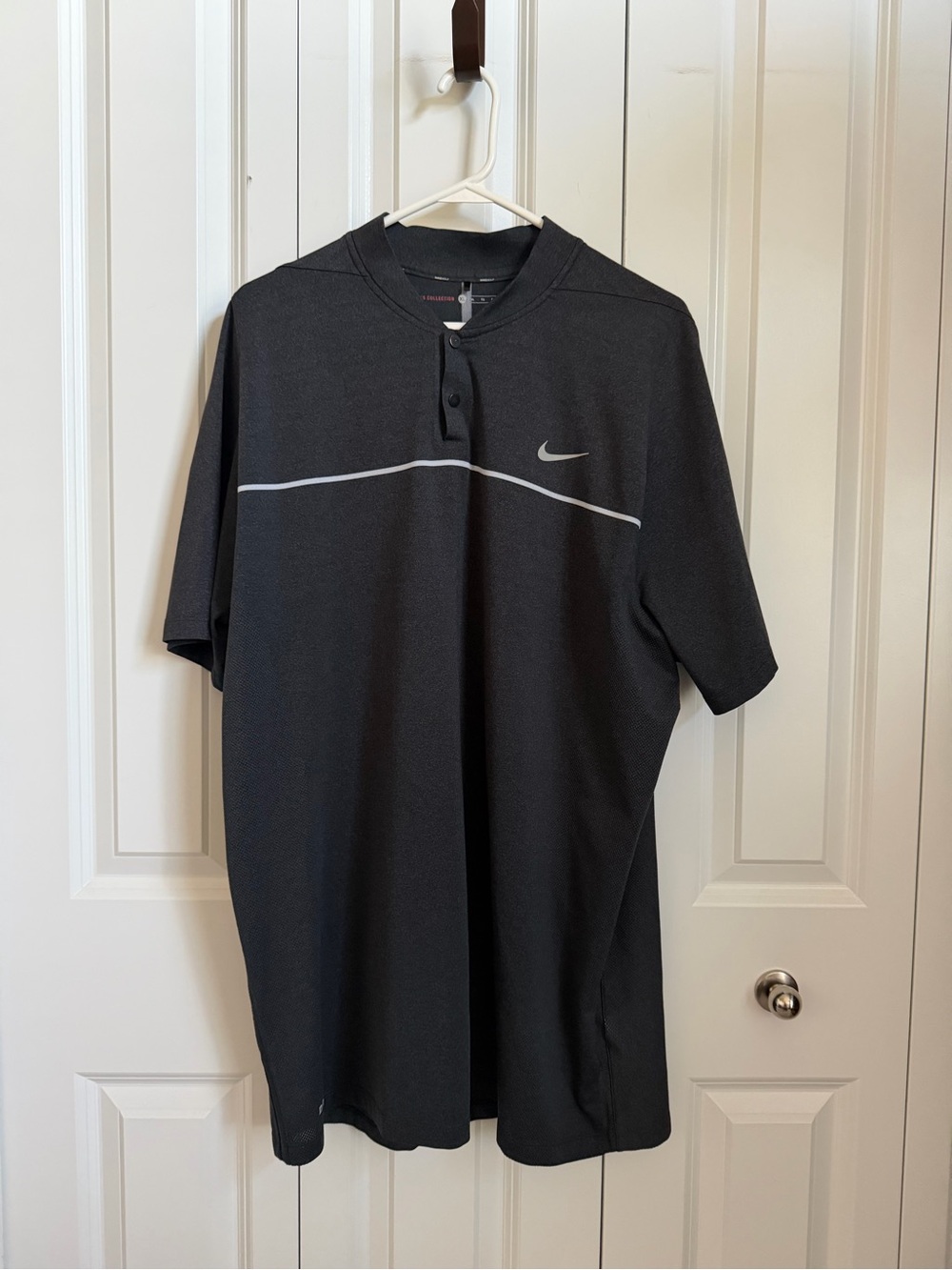 Nike Golf Men's Short-Sleeve Henley Golf Shirt